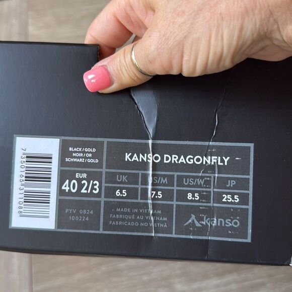 Kanso DragonFly Indoor Court Shoes Black/Gold size 7.5 NWT in box - Picture 11 of 15
